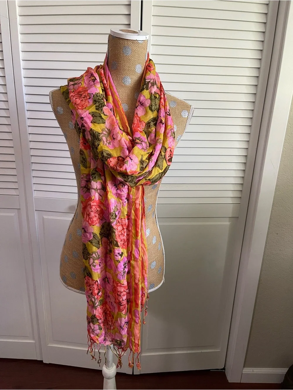 Isaac Mizrahi Live! floral scarf like new